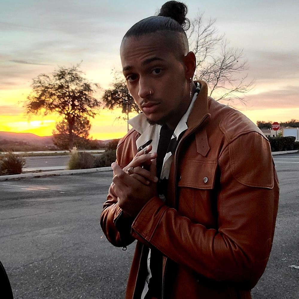 Meet your Posher, Michael 🌺🏝 - Picture 10 of 16